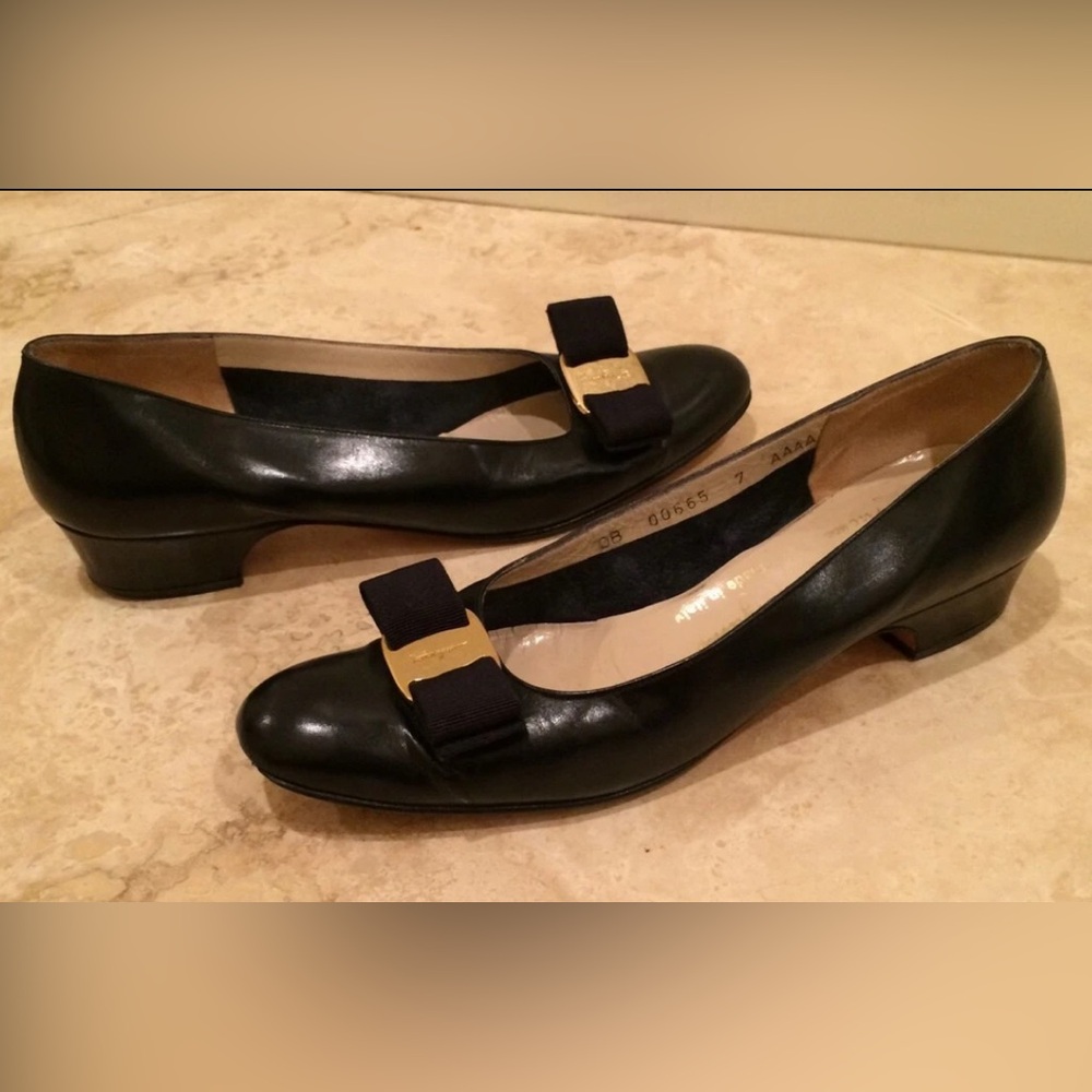 SALVATORE FERRAGAMO Navy Blue Leather Classic Gold Vara Bow Ballet Flat Sz 7 4A